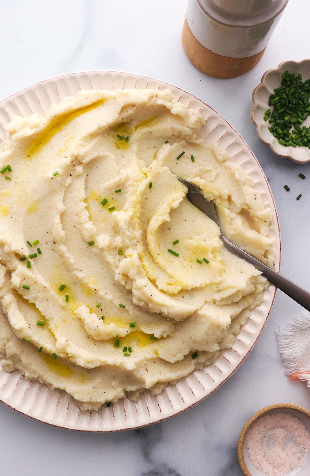 Easy Slow Cooker Dairy-Free Mashed Cauliflower for Low-Carb Meals